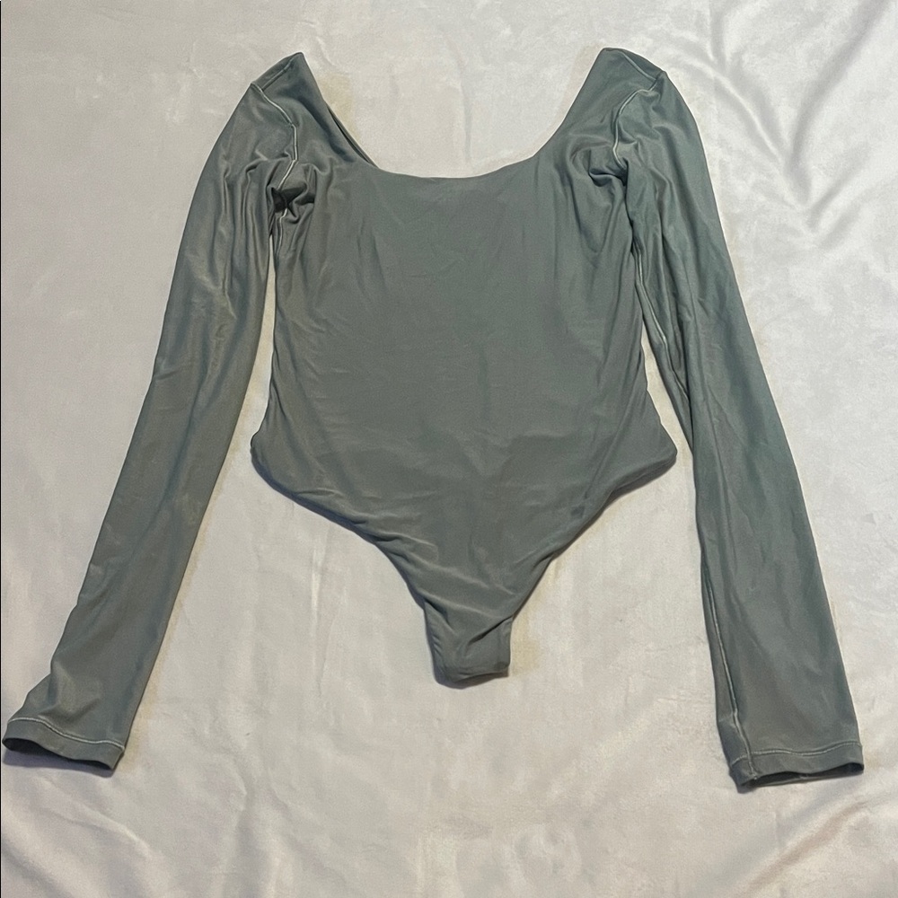 Women’s Smoothez by aerie Long Sleeve olive green scoop neck body suit
